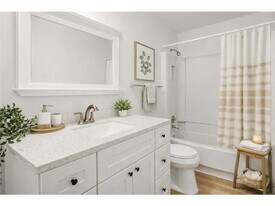 2489 Woodbridge St in Roseville, MN - Building Photo