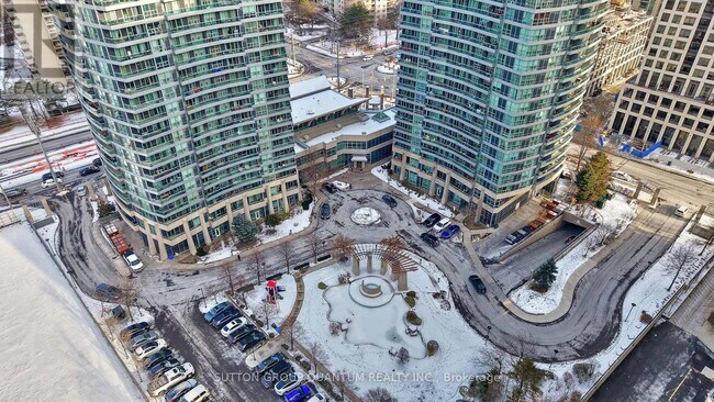 1 Elm Dr W in Mississauga, ON - Building Photo - Building Photo