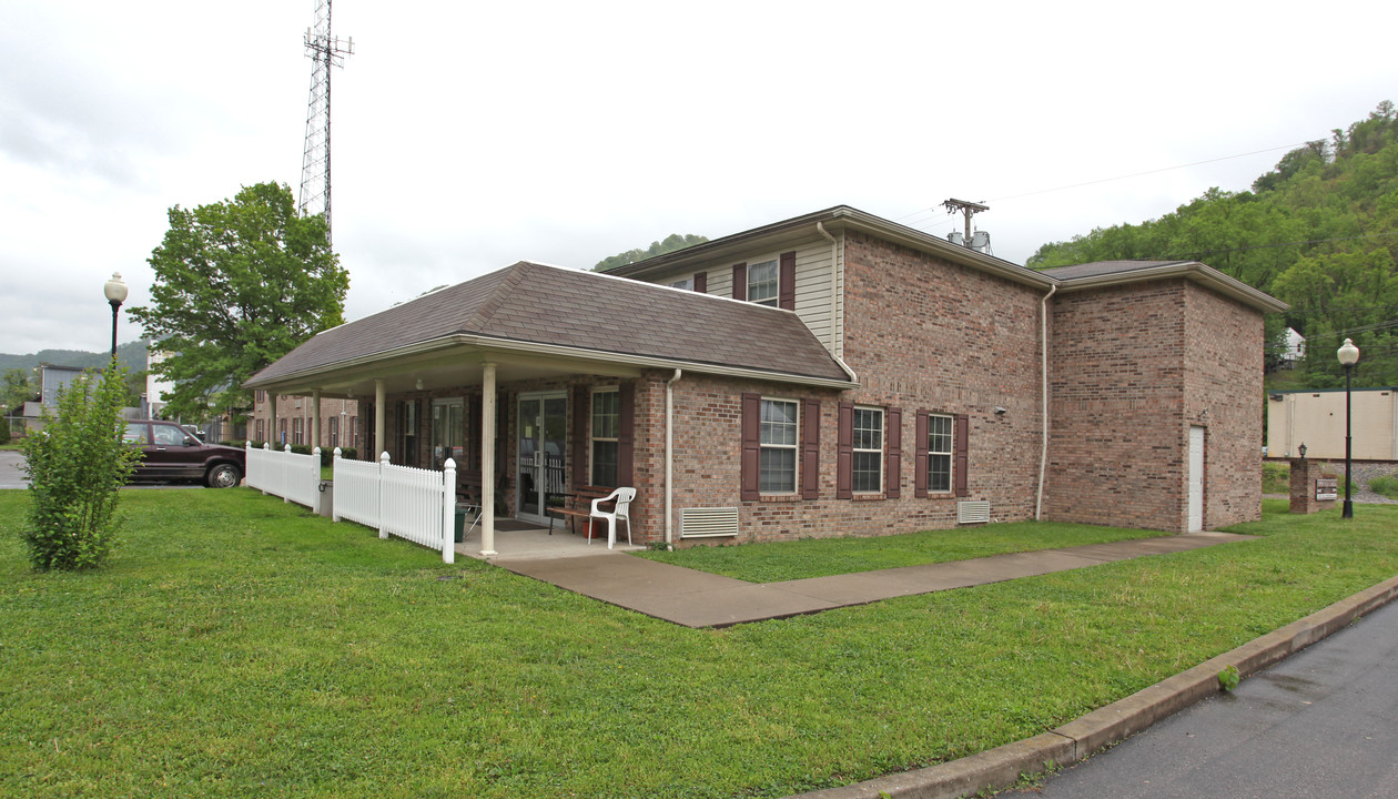 Upper Falls Landing in Montgomery, WV - Building Photo