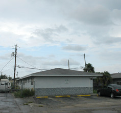 1731 Acapulco Dr in Miramar, FL - Building Photo - Building Photo