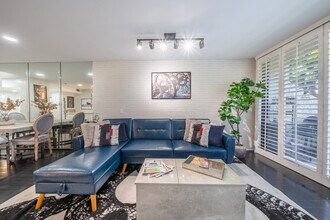 1900 Vine St in Los Angeles, CA - Building Photo - Building Photo