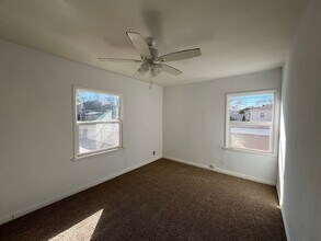 131 1/2 North Kenwood Street in Burbank, CA - Foto de edificio - Building Photo