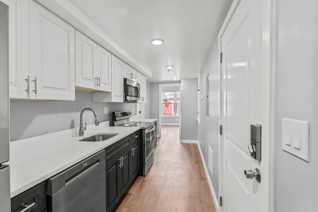 2046 N Carlisle St-Unit -Unit 2 in Philadelphia, PA - Building Photo