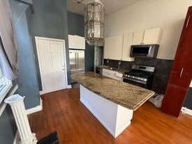 1016 W Cullerton St, Unit 1F in Chicago, IL - Building Photo