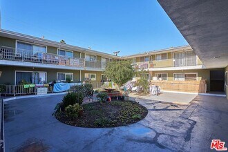 443 S Wilton Pl in Los Angeles, CA - Building Photo - Building Photo