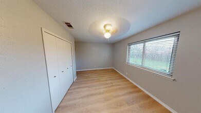 10214 Missel Thrush Dr in Austin, TX - Building Photo - Building Photo