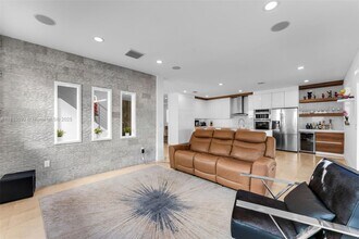 11229 NW 44th Terrace in Doral, FL - Building Photo - Building Photo