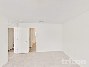 2425 Lake Forest Ave in Spring Hill, FL - Building Photo - Building Photo