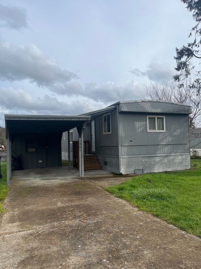 1901 Harbor Dr in Springfield, OR - Building Photo - Building Photo