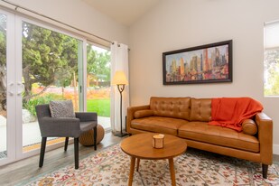 3987 Park Dr in Carlsbad, CA - Building Photo