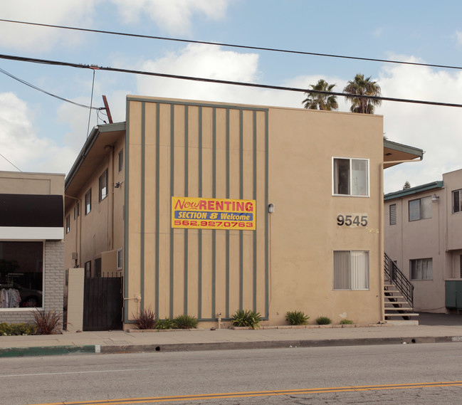 9545 Flower St in Bellflower, CA - Building Photo - Building Photo