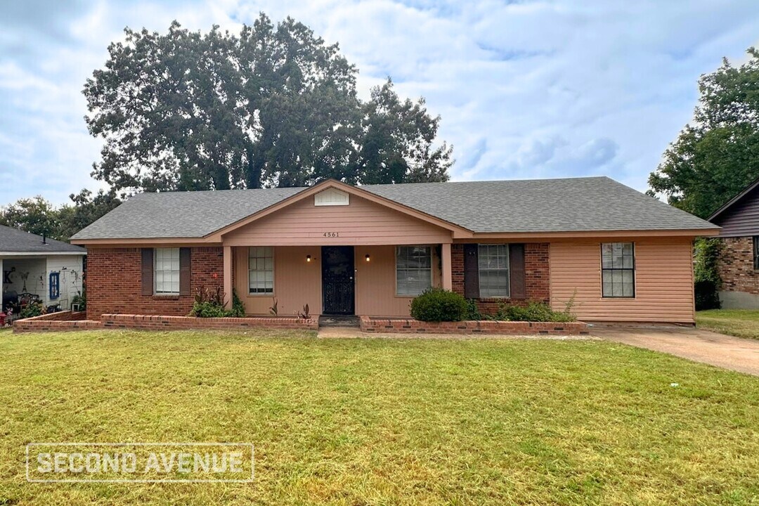 4561 Sundown Ln in Memphis, TN - Foto de edificio