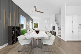 9855 Mocking Bird Hill Ln in Houston, TX - Building Photo - Building Photo