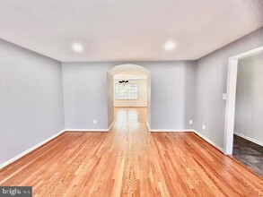 9303 Clanbrook Ct in Fairfax, VA - Building Photo - Building Photo