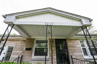 3213 Penhurst Dr in Shively, KY - Building Photo - Building Photo