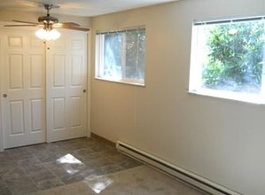 Multnomah Garden Apartments in Portland, OR - Building Photo - Interior Photo