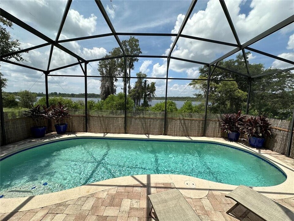 8370 Lookout Pointe Dr in Windermere, FL - Building Photo