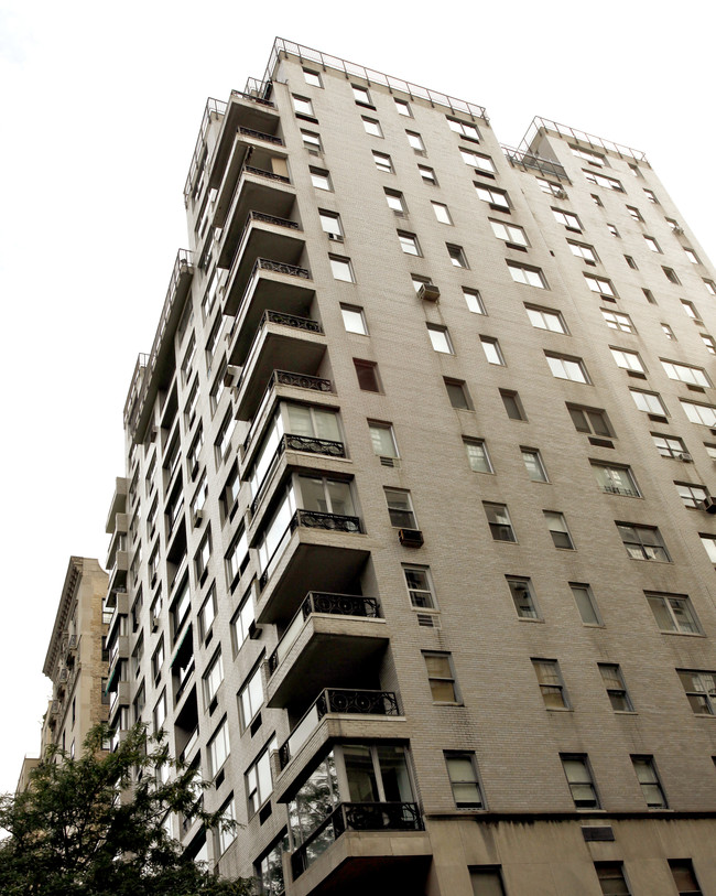 923 Fifth Ave in New York, NY - Building Photo - Building Photo