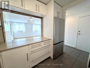1175 Queen St E in Toronto, ON - Building Photo - Building Photo