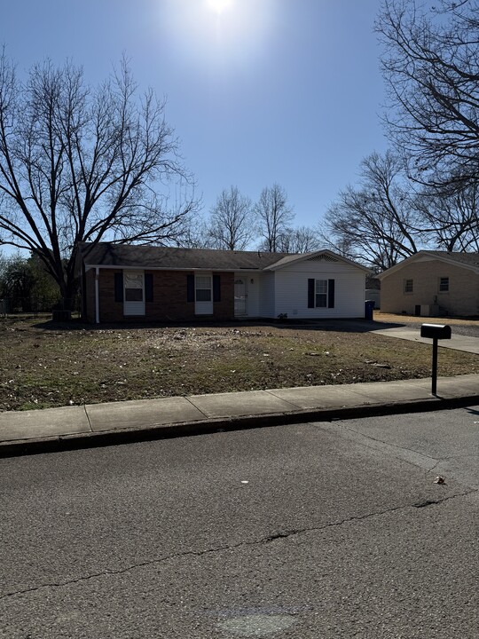 290 Walnut St in Savannah, TN - Building Photo