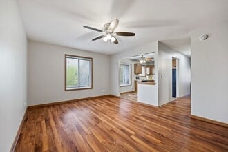 35 Terry Dr, Unit D in Roselle, IL - Building Photo - Building Photo