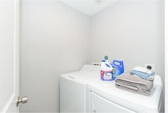 618 Maple Way, Unit A in Houston, TX - Building Photo - Building Photo