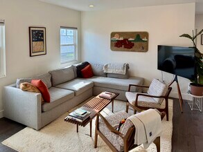 2127 Kent St in Los Angeles, CA - Foto de edificio - Building Photo