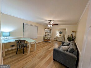 7834 Fielder Rd in Jonesboro, GA - Foto de edificio - Building Photo