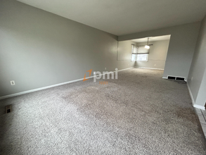 250 Sycamore Ln in Munster, IN - Building Photo - Building Photo