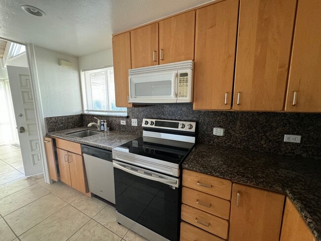 7439 Herschel Ave in San Diego, CA - Building Photo - Building Photo