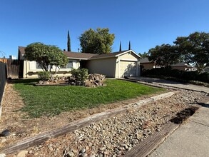 7282 Dutch Flat Dr in North Highlands, CA - Building Photo - Building Photo