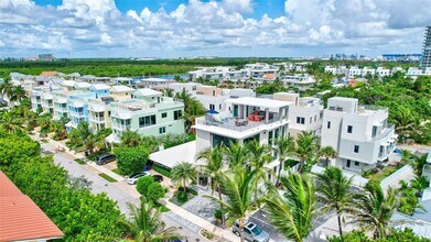 305 Oak St in Hollywood, FL - Foto de edificio - Building Photo
