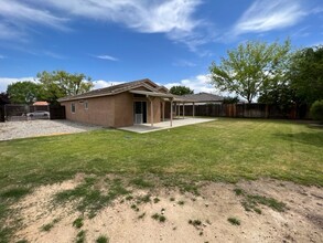 309 Calle Lechuga in Bakersfield, CA - Building Photo - Building Photo