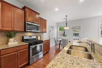 121 Davina Dr in Smyrna, GA - Building Photo - Building Photo