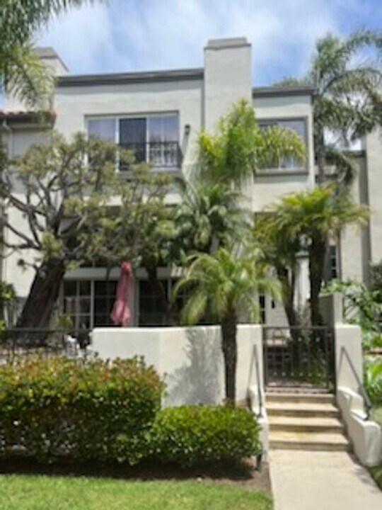 19302 Torreypines Cir in Huntington Beach, CA - Building Photo