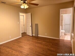 111 Hillcrest Dr in La Vernia, TX - Building Photo - Building Photo