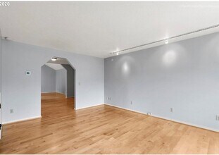 16284 NW Lyndel Ln in Beaverton, OR - Building Photo - Building Photo