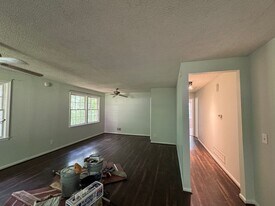 211 Broken Hill Rd in Columbia, SC - Building Photo