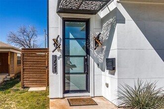 3523 N Versailles Ave in Dallas, TX - Building Photo - Building Photo