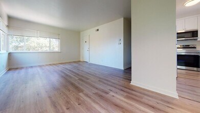 950 Lighthouse Ave-Unit -D in Pacific Grove, CA - Building Photo - Building Photo