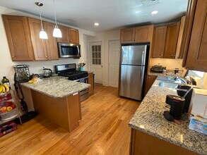 10 Nashua St, Unit 2 in Somerville, MA - Building Photo - Building Photo