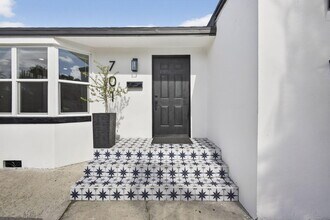 701 37th St in West Palm Beach, FL - Building Photo - Building Photo