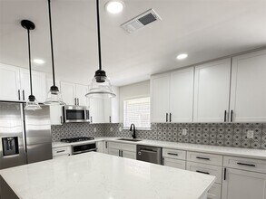 5810 Cheena Dr in Houston, TX - Building Photo - Building Photo