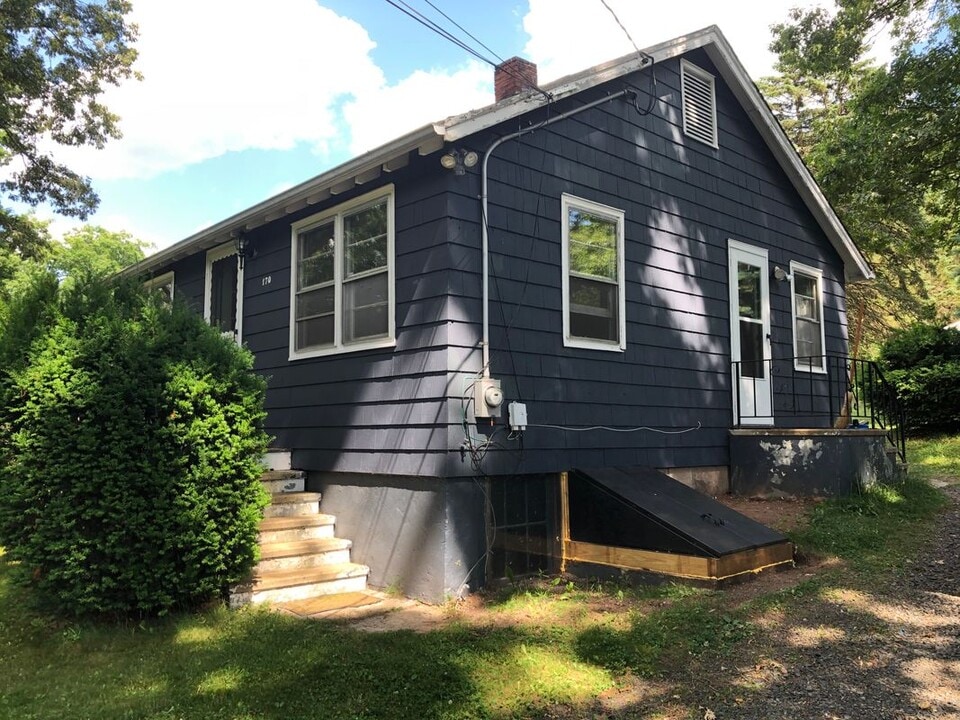 170 N Airline Rd in Wallingford, CT - Building Photo