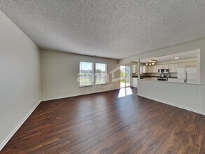 924 Shenandoah Way in Greenwood, IN - Building Photo - Building Photo