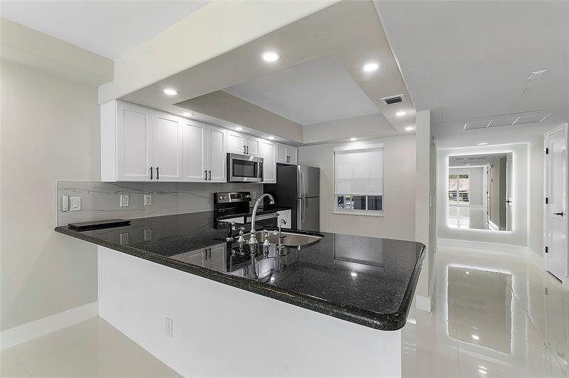 605 Oaks Dr in Pompano Beach, FL - Building Photo