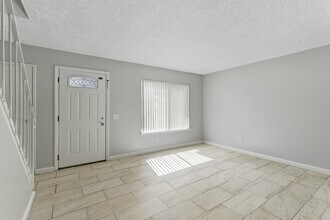 Village Green in Moreno Valley, CA - Building Photo - Interior Photo