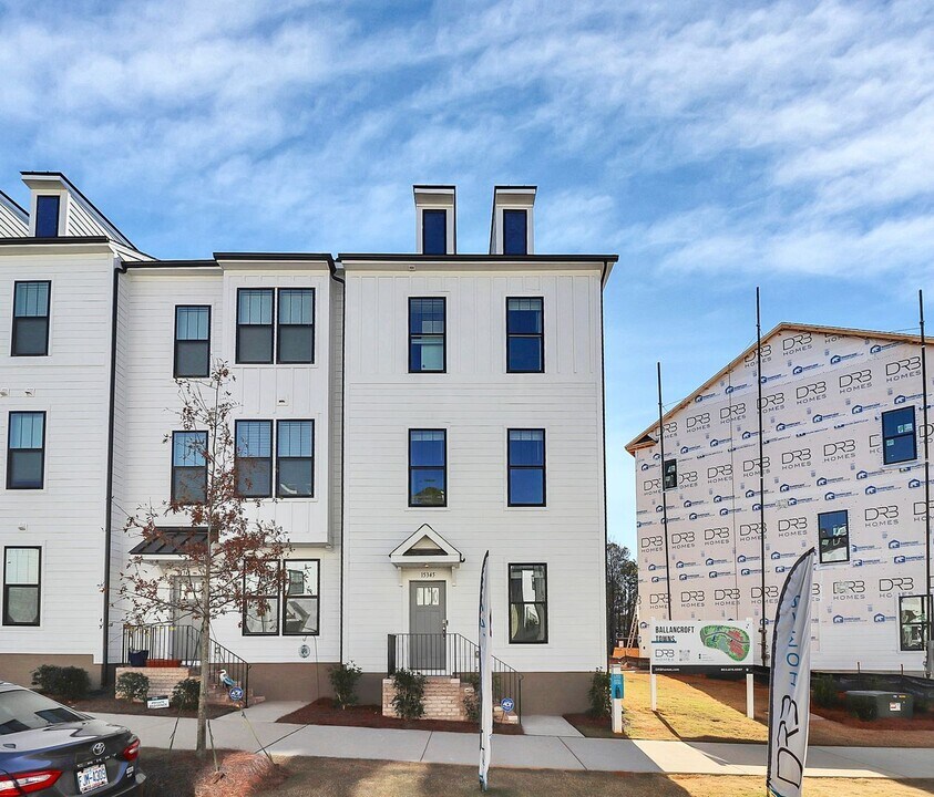 15345 Ballancroft Pkwy in Charlotte, NC - Building Photo