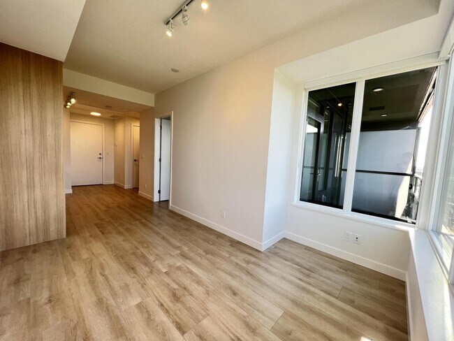 10626 City Pkwy in Surrey, BC - Building Photo - Building Photo