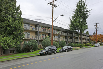 Royal Point in New Westminster, BC - Building Photo - Building Photo